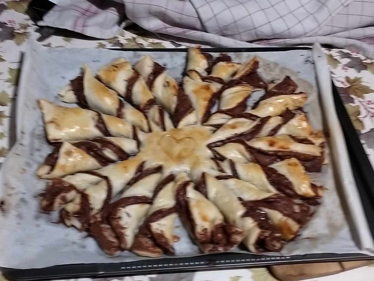 Pâte à tartiner au chocolat et un gouter délicieux en pâte feuilletée et au chocolat!